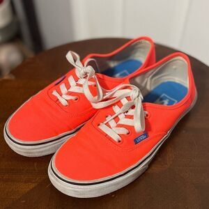 🔥🔥 VANS NEON Orange  in excellent condition. Barely any wear on the soles.